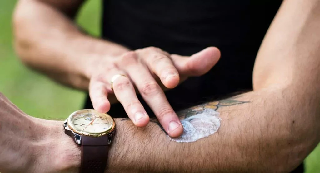 What Are Oxybenzone and Octinoxate, and Why Are They in Our Oceans? image